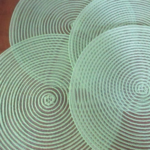 Light Green woven straw placemats 15 inch diameter set of 4 - Picture 1 of 3